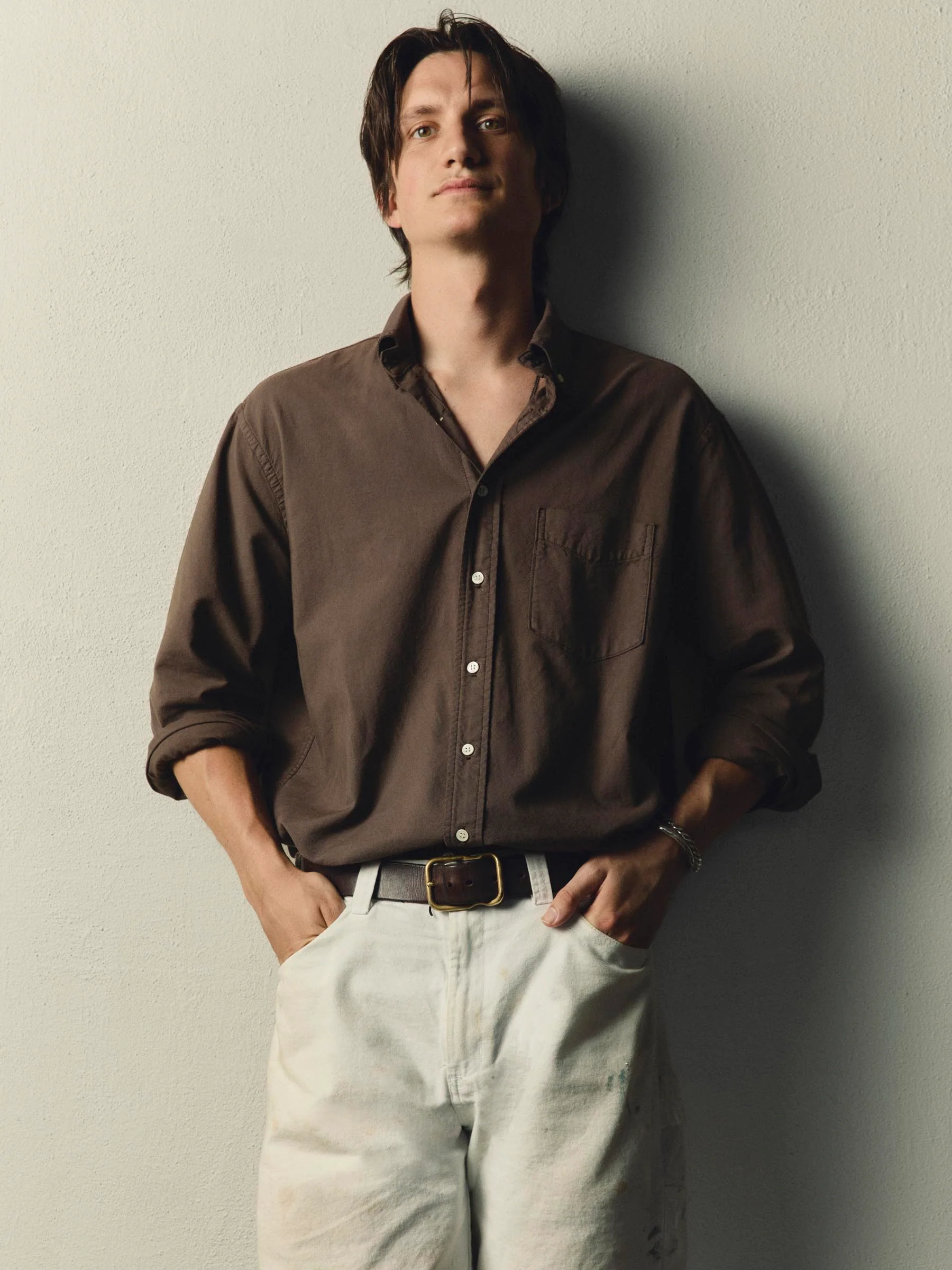 lightweight beach oxford in faded brown - Image 5