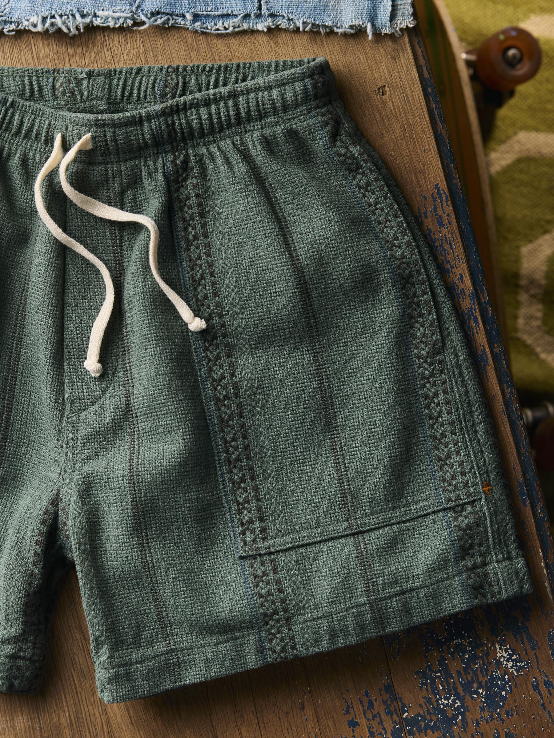 lagos lounge short in spruce - Image 2