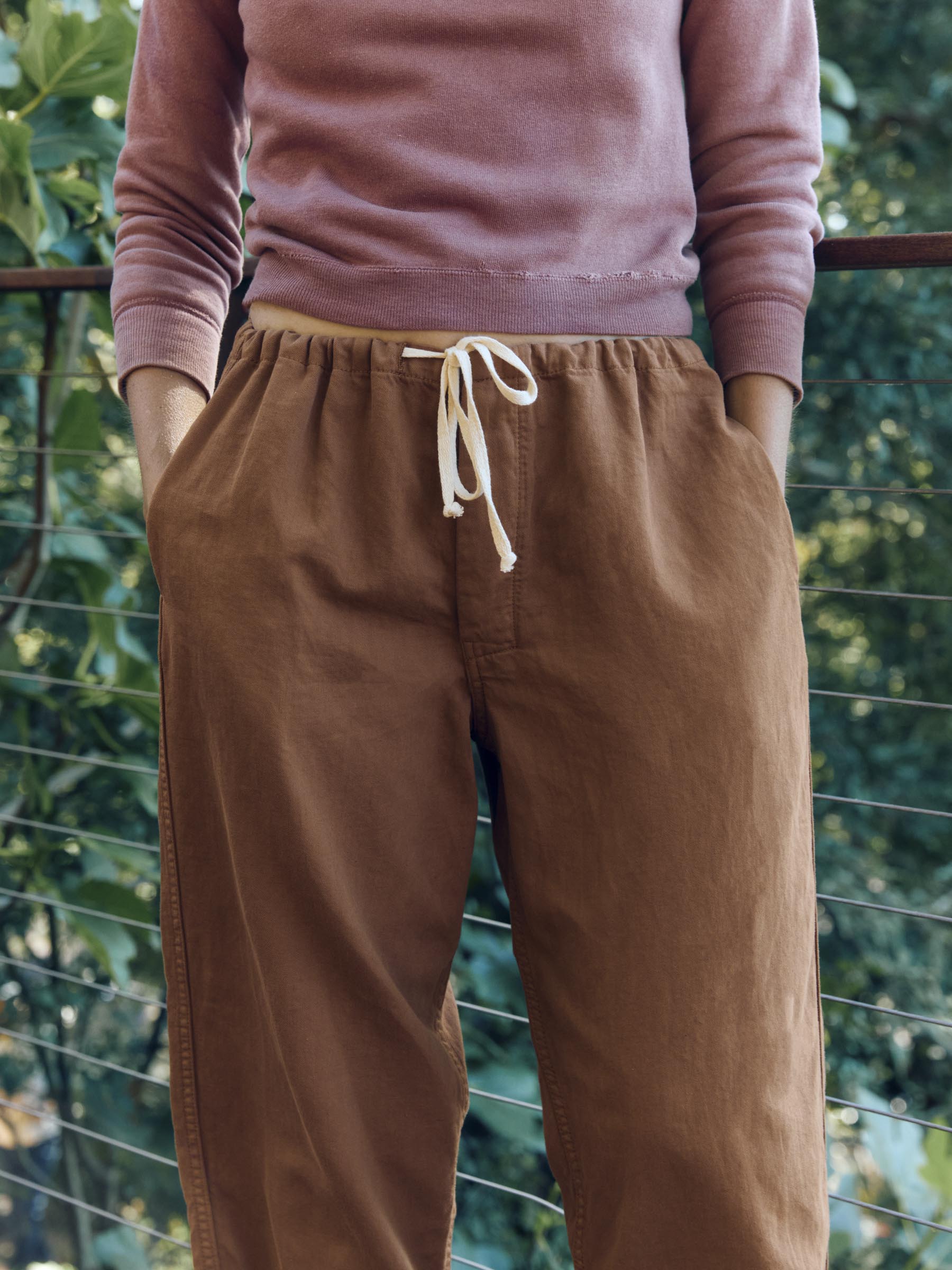 lounge pant in field brown - Image 7