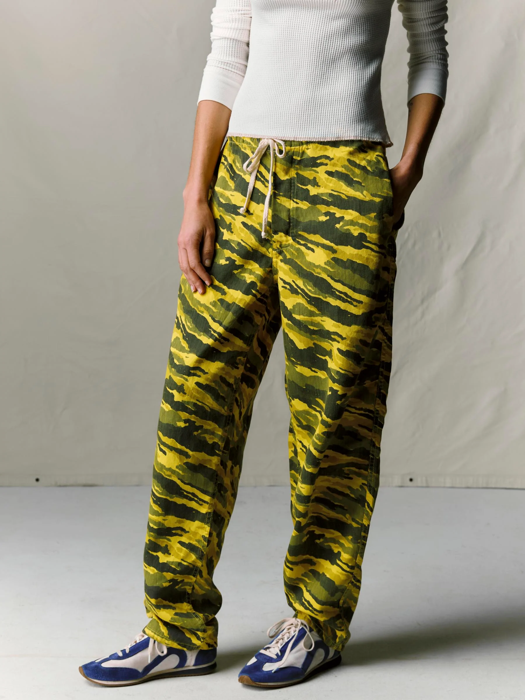 the lounge pant in brushstroke camo