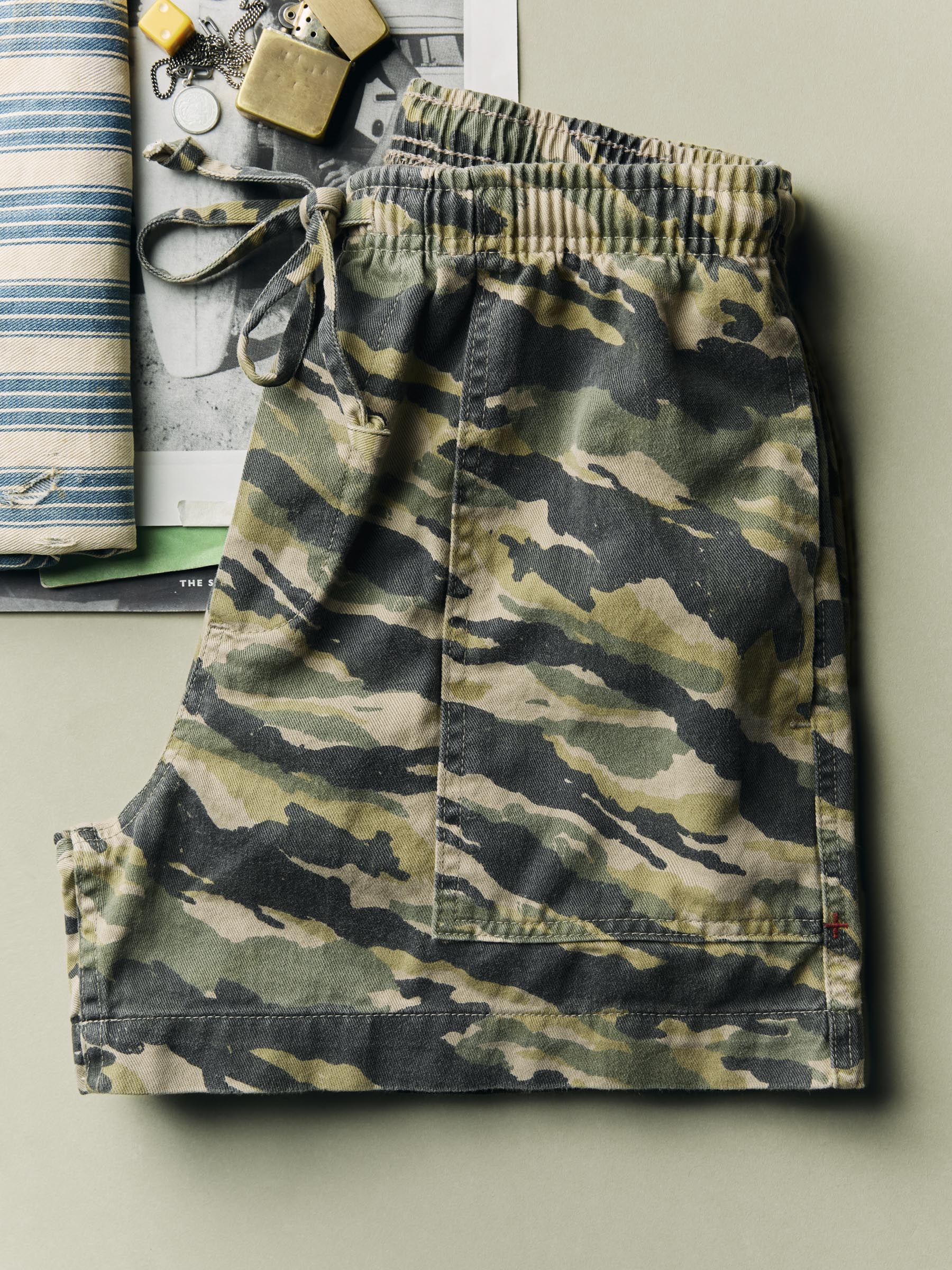 the lounge short in brushstroke camo - Image 2