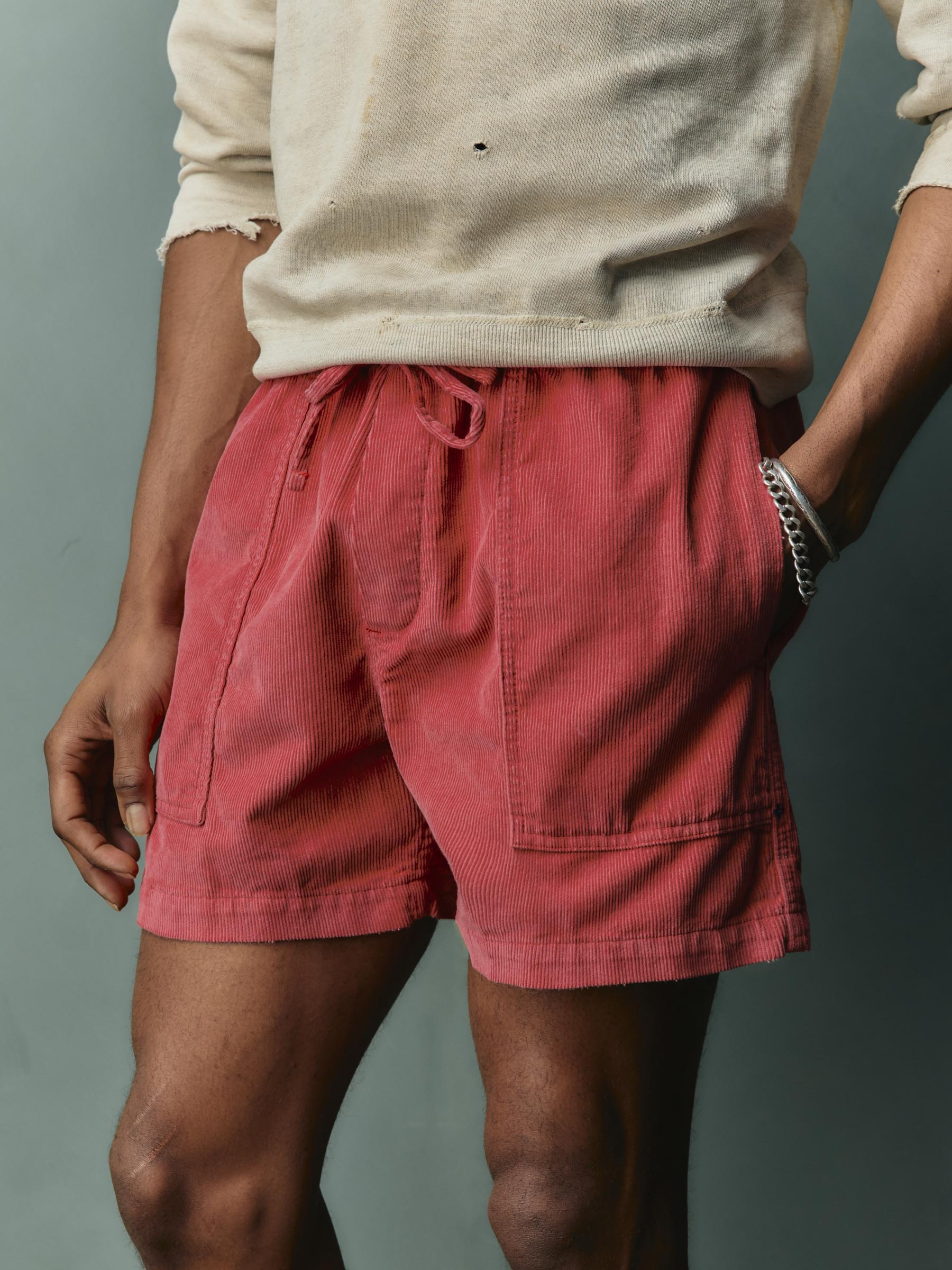the lounge short in sunfaded red cord
